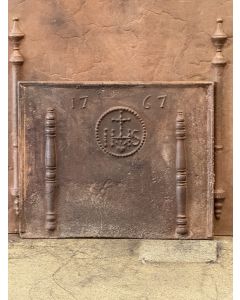 Pilastri con Monogramma IHS