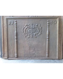 Pilastri con Monogramma IHS
