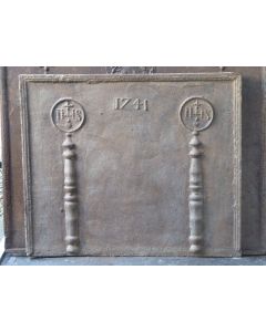 Pilastri con Monogramma IHS