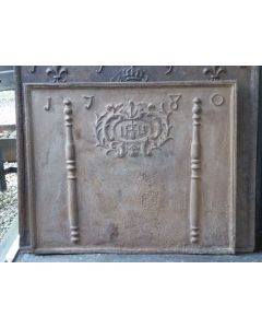 Pilastri con Monogramma IHS