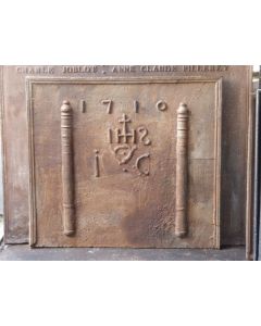 Pilastri con Monogramma IHS