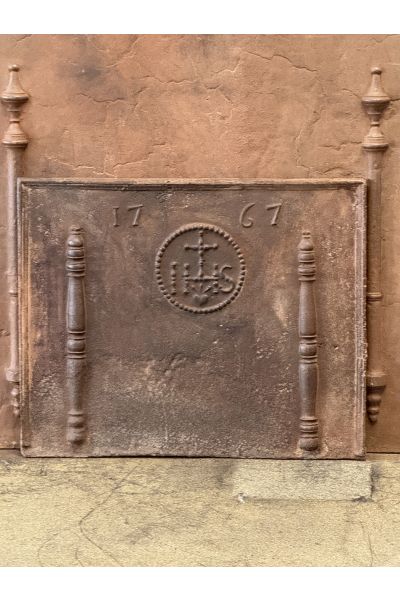Pilastri con Monogramma IHS
